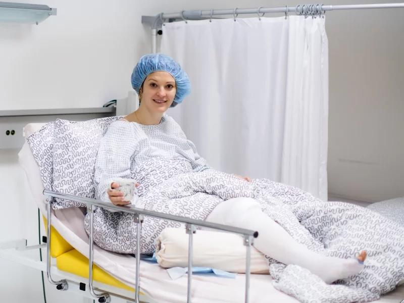 Implantacja błony w staw kolanowy